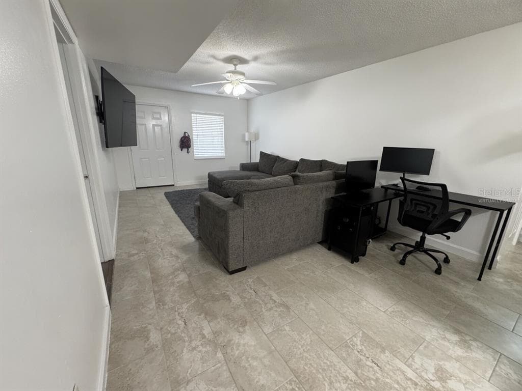 31 DEACON JONES BOULEVARD # A & B, ORLANDO, FL 32810 — zdjęcie 3