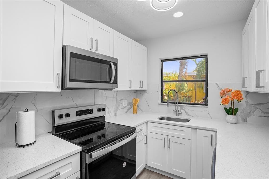 630 180TH AVENUE E, REDINGTON SHORES, FL 33708 — zdjęcie 3