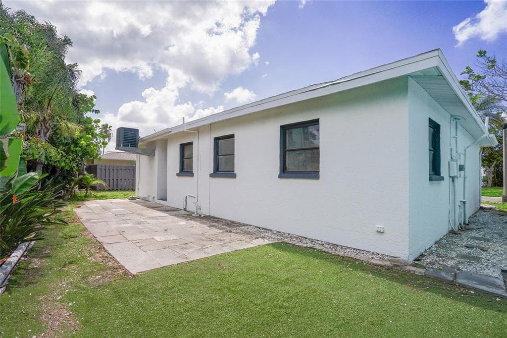 630 180TH AVENUE E, REDINGTON SHORES, FL 33708 — zdjęcie 5