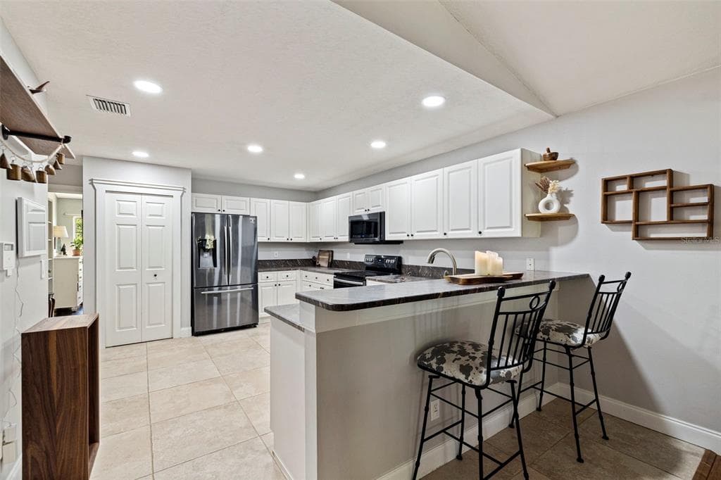2462 14TH AVENUE N, ST PETERSBURG, FL 33713 — zdjęcie 3