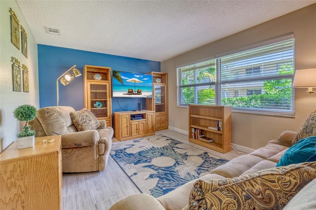 10039 62ND AVENUE N # 2, ST PETERSBURG, FL 33708 — zdjęcie 2