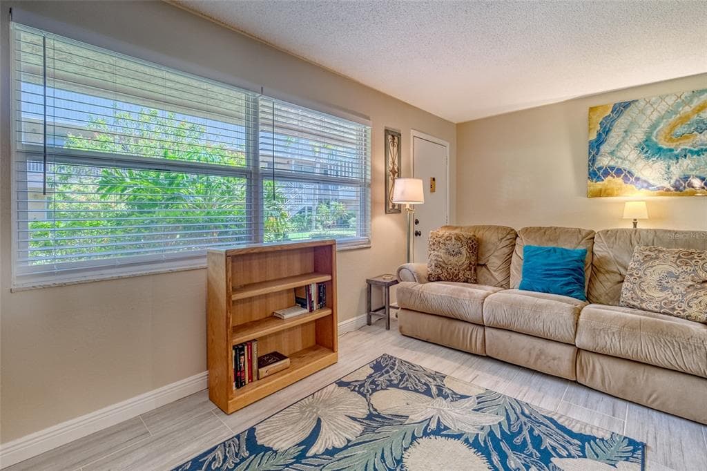 10039 62ND AVENUE N # 2, ST PETERSBURG, FL 33708 — zdjęcie 4