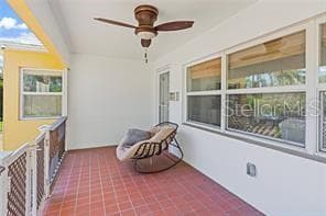 144 30TH AVENUE N, ST PETERSBURG, FL 33704 — zdjęcie 3