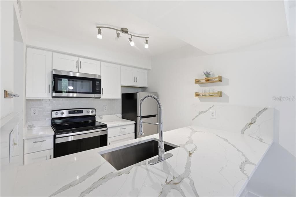 6074 PEREGRINE AVENUE # B02, ORLANDO, FL 32819 — zdjęcie 4