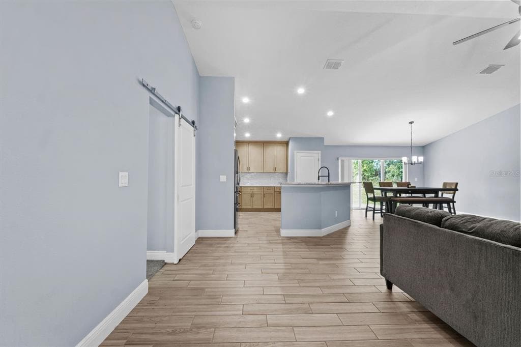 13218 BARNEVELDE RD, WEEKI WACHEE, FL 34614 — zdjęcie 2