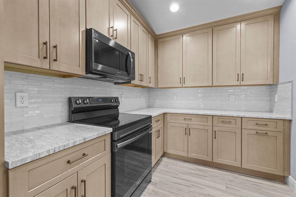 13218 BARNEVELDE RD, WEEKI WACHEE, FL 34614 — zdjęcie 4