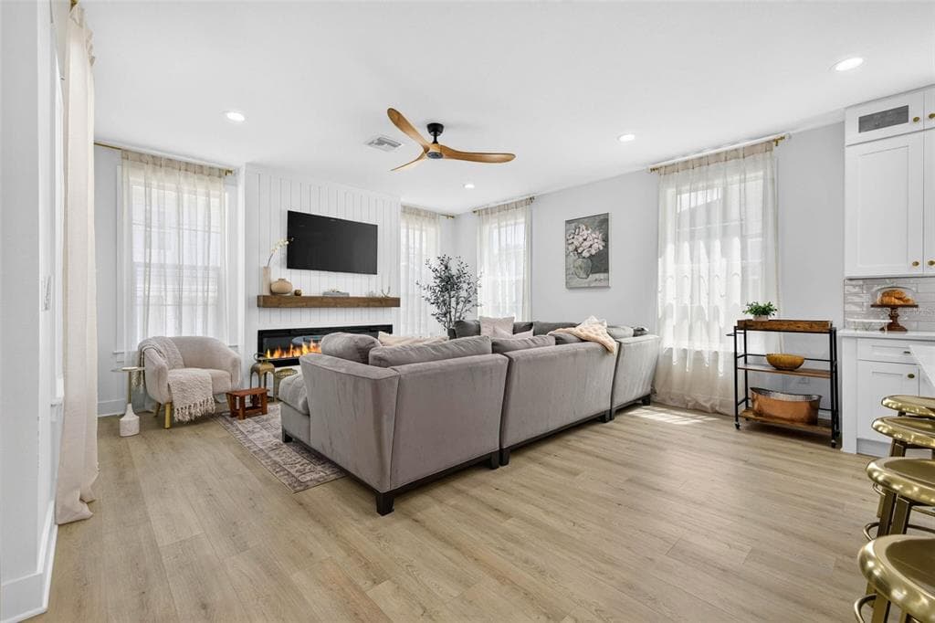 1717 MASSACHUSETTS AVENUE NE, ST PETERSBURG, FL 33703 — zdjęcie 4