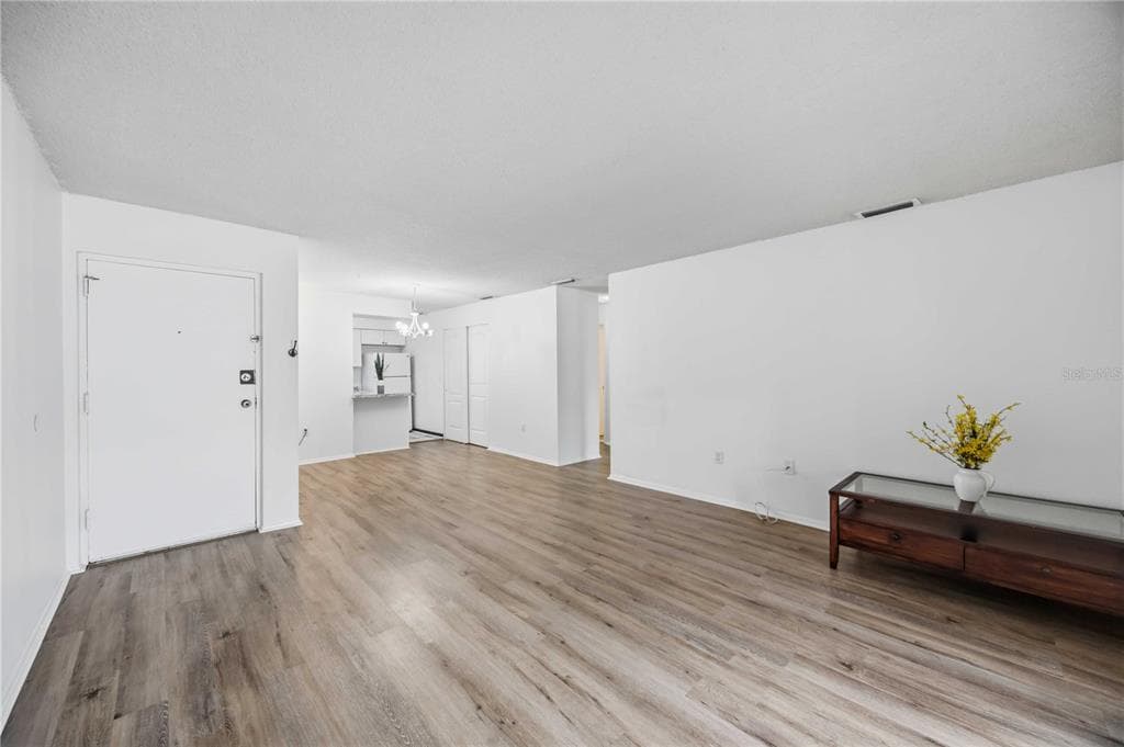 2752 HIDDEN LAKE BOULEVARD # C, SARASOTA, FL 34237 — zdjęcie 4