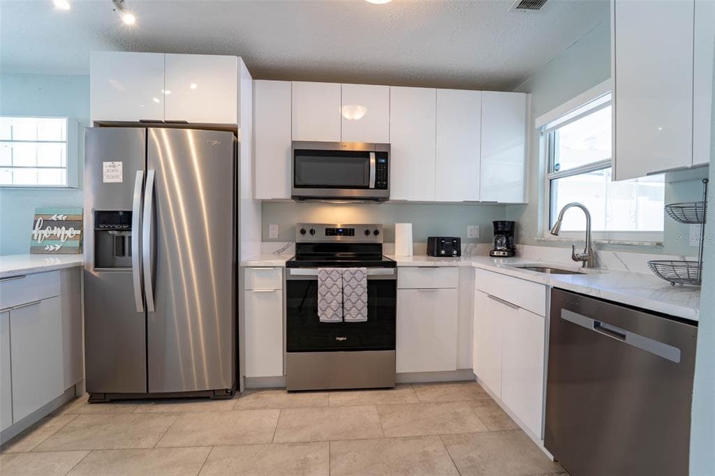 4825 FLORAMAR TERRACE, NEW PORT RICHEY, FL 34652 — zdjęcie 2