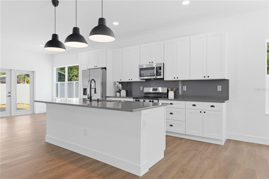 5111 68TH STREET N, ST PETERSBURG, FL 33709 — zdjęcie 3
