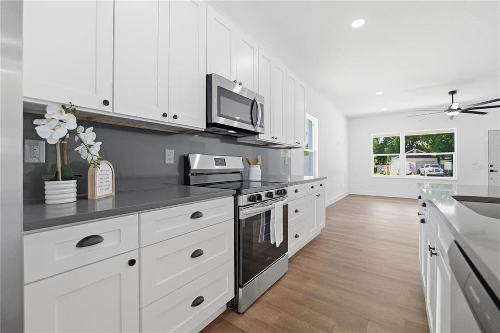5111 68TH STREET N, ST PETERSBURG, FL 33709 — zdjęcie 4
