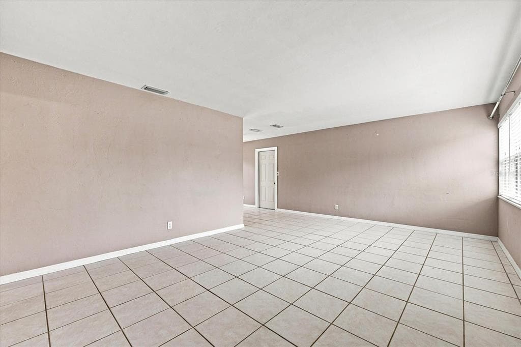 8380 52ND LANE N, PINELLAS PARK, FL 33781 — zdjęcie 3