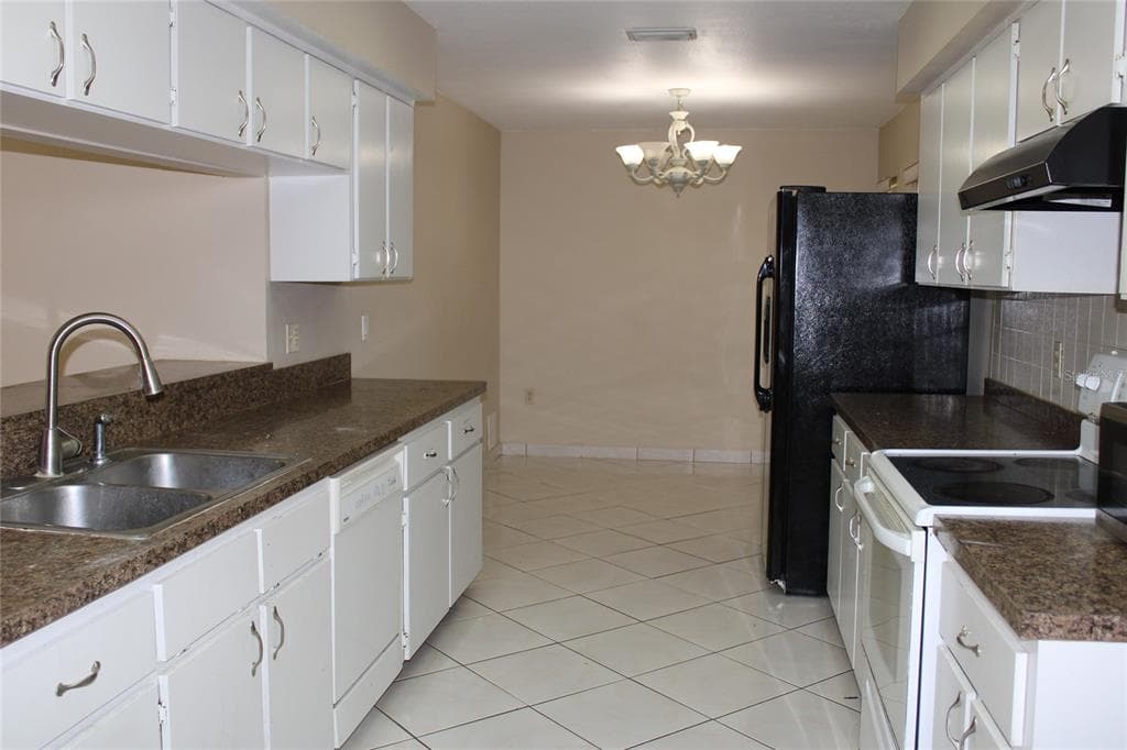 6121 56TH AVENUE N, ST PETERSBURG, FL 33709 — zdjęcie 4
