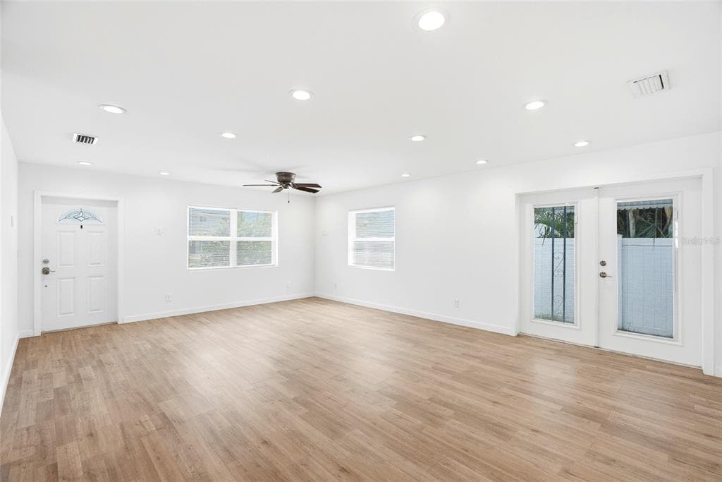 1867 MICHIGAN AVENUE NE, ST PETERSBURG, FL 33703 — zdjęcie 5