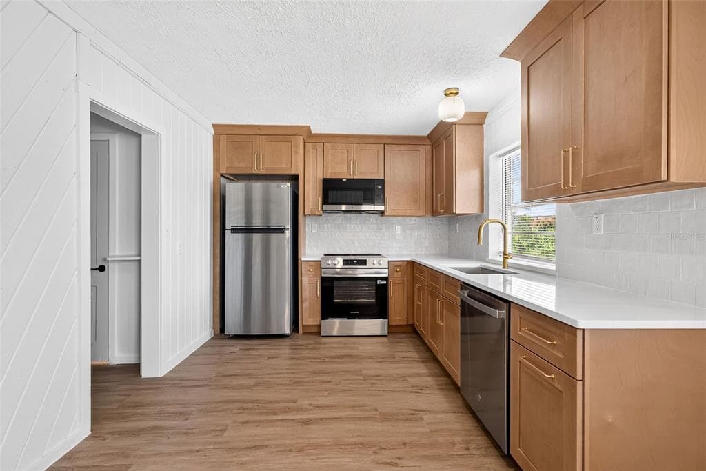 1202 E CAROLINE STREET, TAVARES, FL 32778 — zdjęcie 4