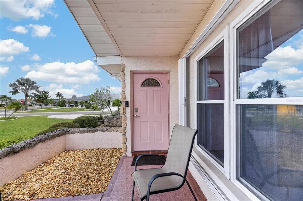 907 BLUEWATER DRIVE, SUN CITY CENTER, FL 33573 — zdjęcie 3