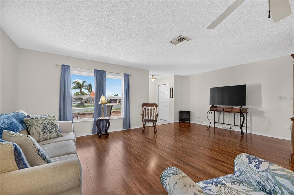 907 BLUEWATER DRIVE, SUN CITY CENTER, FL 33573 — zdjęcie 5