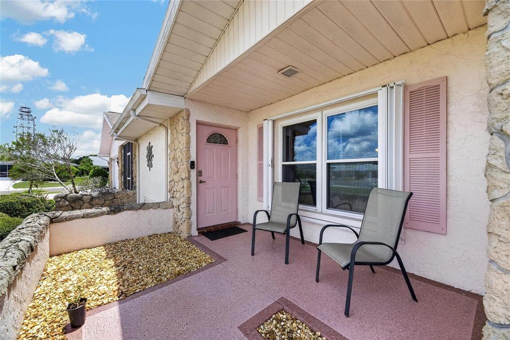 907 BLUEWATER DRIVE, SUN CITY CENTER, FL 33573 — zdjęcie 4