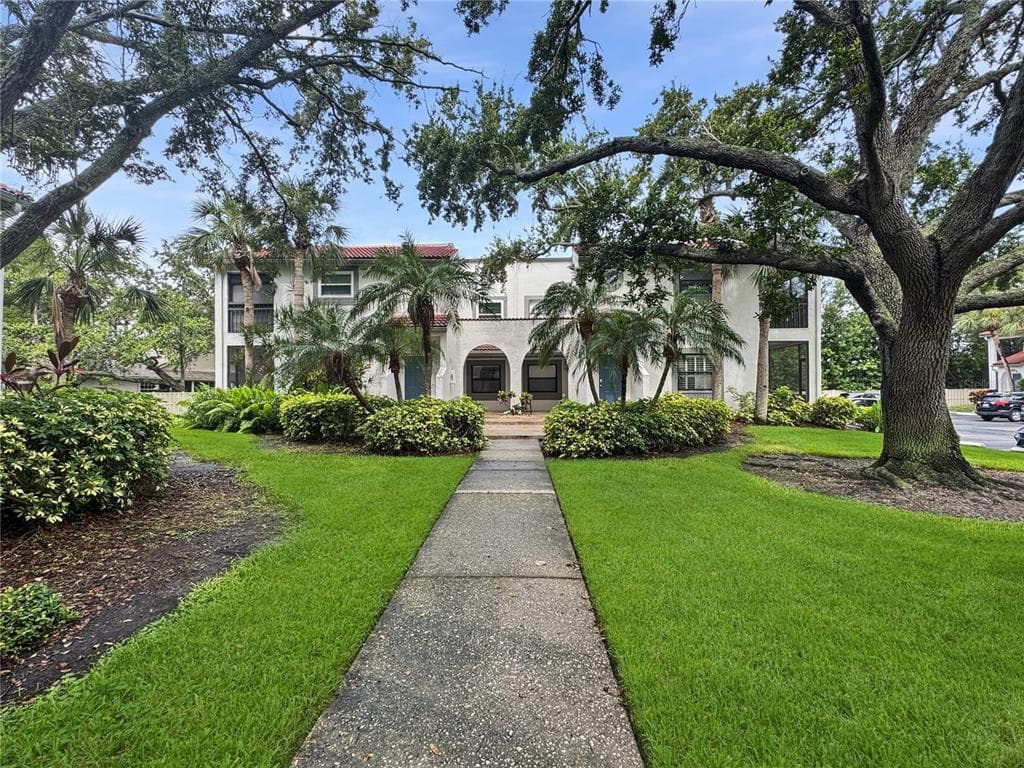 484 SANTA CRUZ PLACE NE # D, ST PETERSBURG, FL 33703