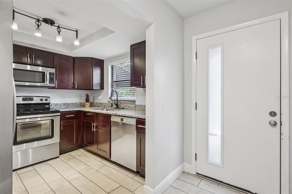 2417 W STROUD AVENUE, TAMPA, FL 33629 — zdjęcie 4