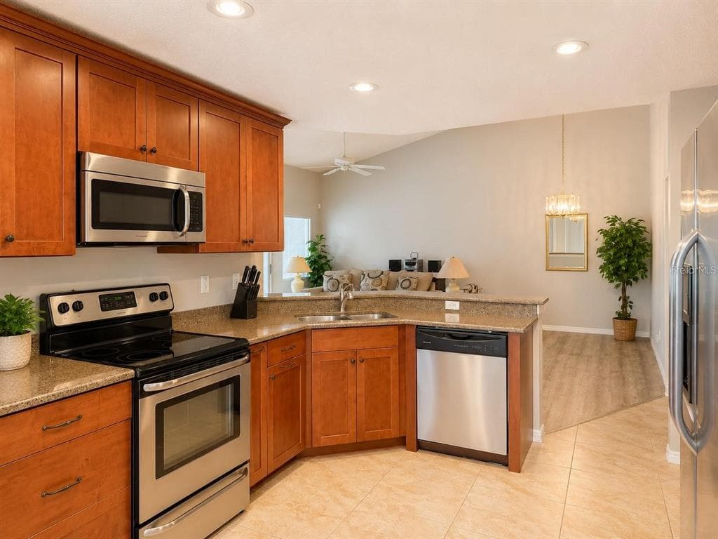822 MCCALLISTER # 822, SUN CITY CENTER, FL 33573 — zdjęcie 5