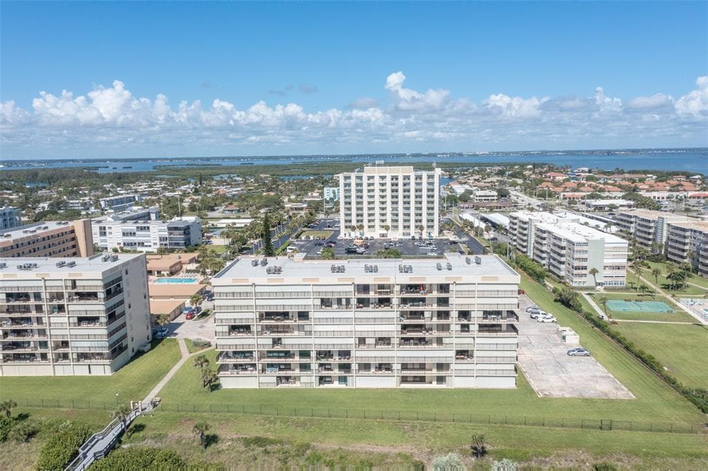 1890 N ATLANTIC AVENUE # A302, COCOA BEACH, FL 32931 — zdjęcie 3