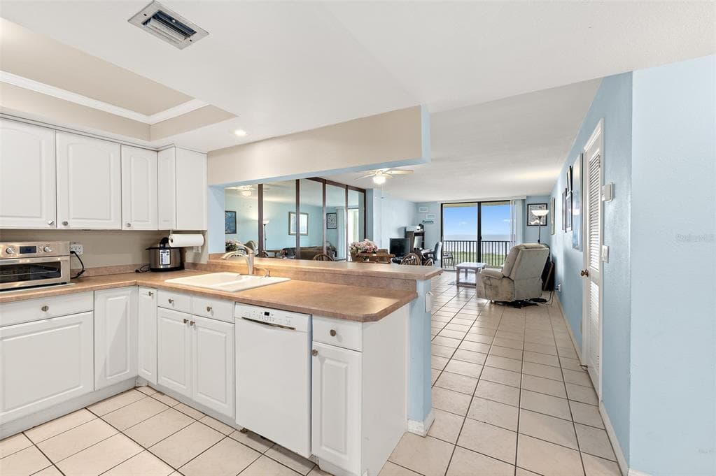 1890 N ATLANTIC AVENUE # A302, COCOA BEACH, FL 32931 — zdjęcie 4