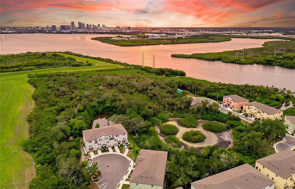 852 TENNYSON MILL CIRCLE, TAMPA, FL 33619 — zdjęcie 2