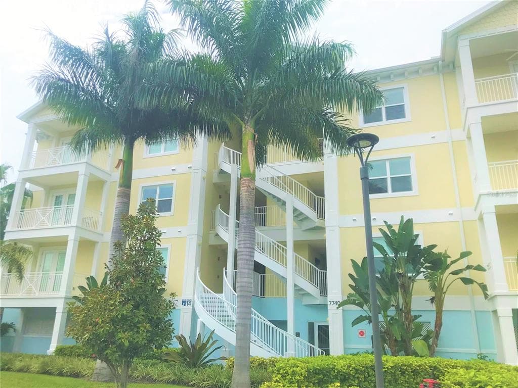 7740 34TH AVE W # 202, BRADENTON, FL 34209