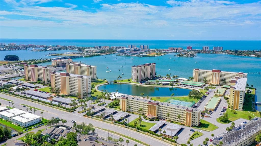 4575 COVE CIRCLE # 309, ST PETERSBURG, FL 33708 — zdjęcie 2
