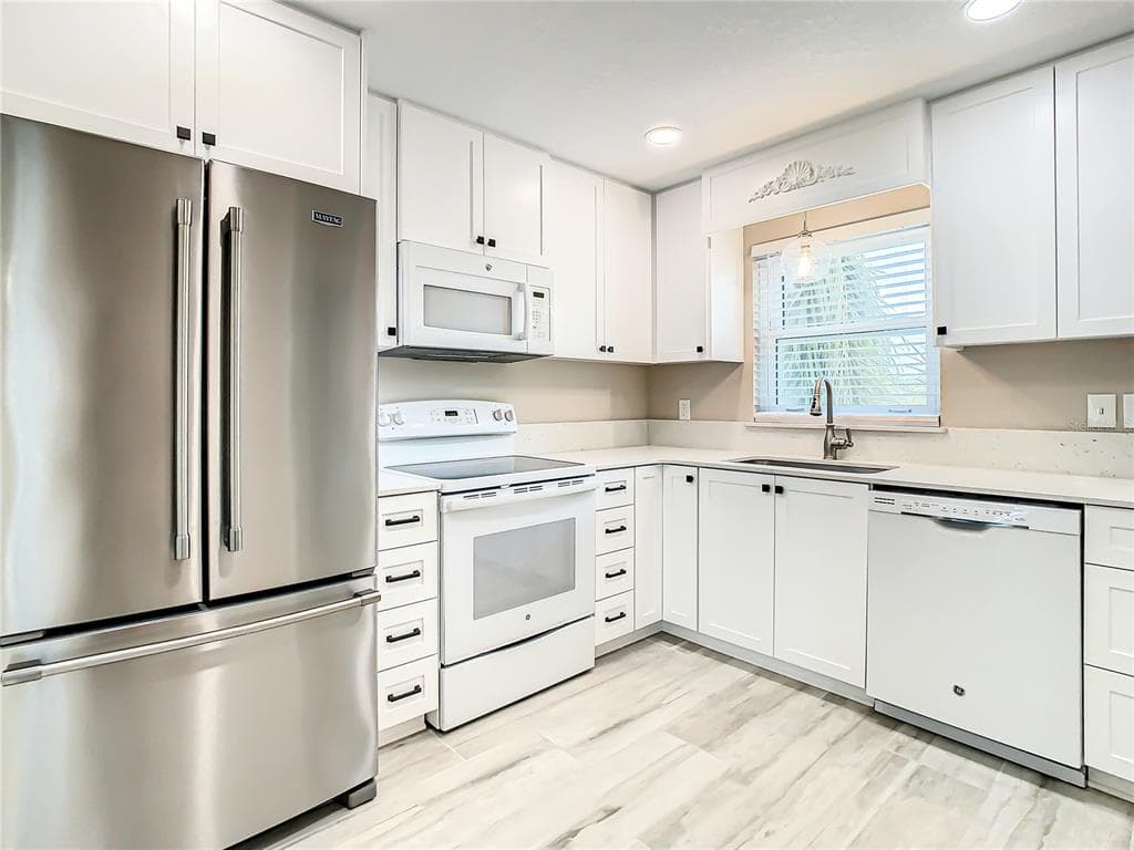 4575 COVE CIRCLE # 309, ST PETERSBURG, FL 33708 — zdjęcie 3