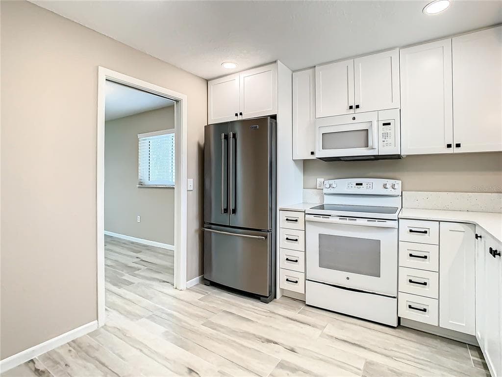 4575 COVE CIRCLE # 309, ST PETERSBURG, FL 33708 — zdjęcie 4
