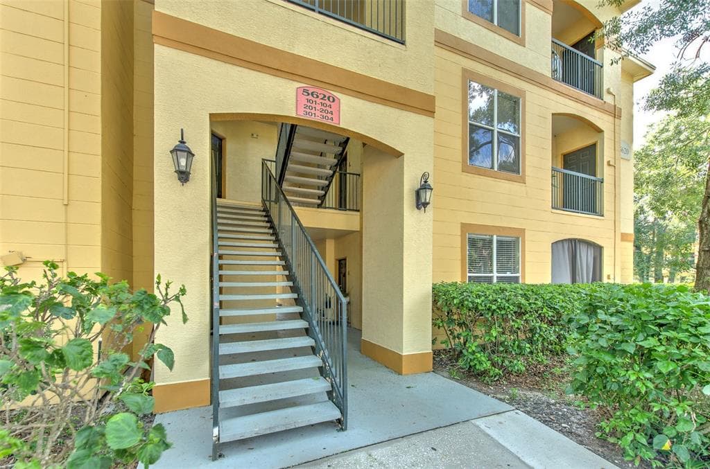 5620 PINNACLE HEIGHTS CIRCLE # 303, TAMPA, FL 33624