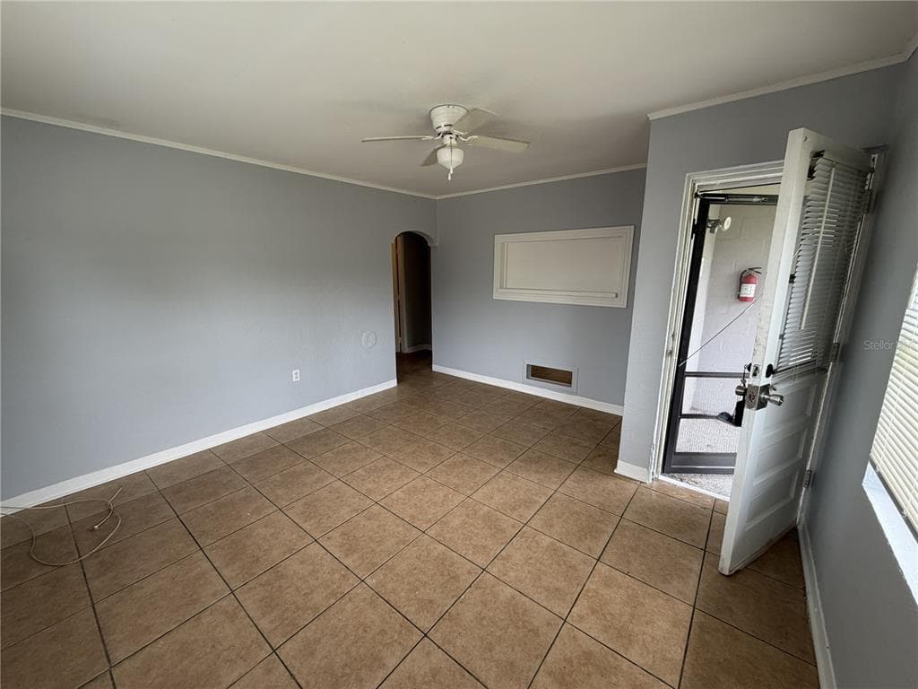 370 3RD STREET NW, LARGO, FL 33770 — zdjęcie 3