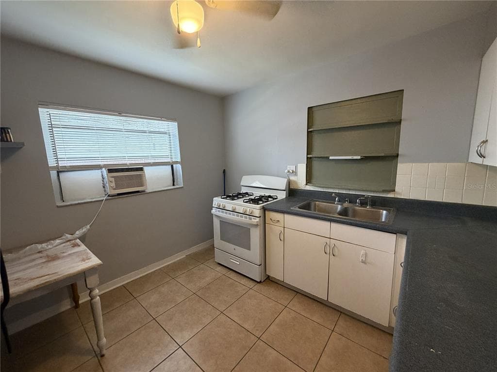 370 3RD STREET NW, LARGO, FL 33770 — zdjęcie 4