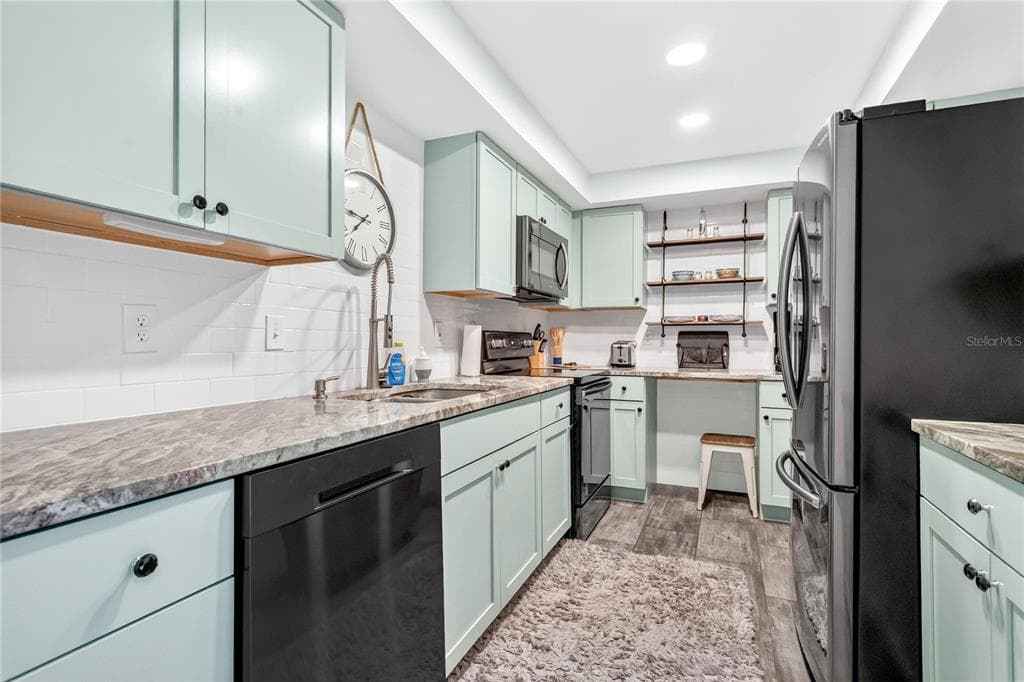 255 DOLPHIN POINT # 407, CLEARWATER BEACH, FL 33767 — zdjęcie 4