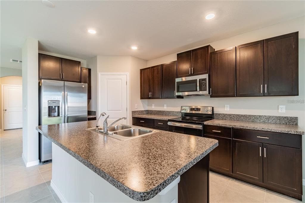 5012 WILD SENNA BOULEVARD, TAMPA, FL 33619 — zdjęcie 3