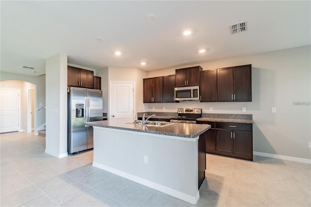 5012 WILD SENNA BOULEVARD, TAMPA, FL 33619 — zdjęcie 4