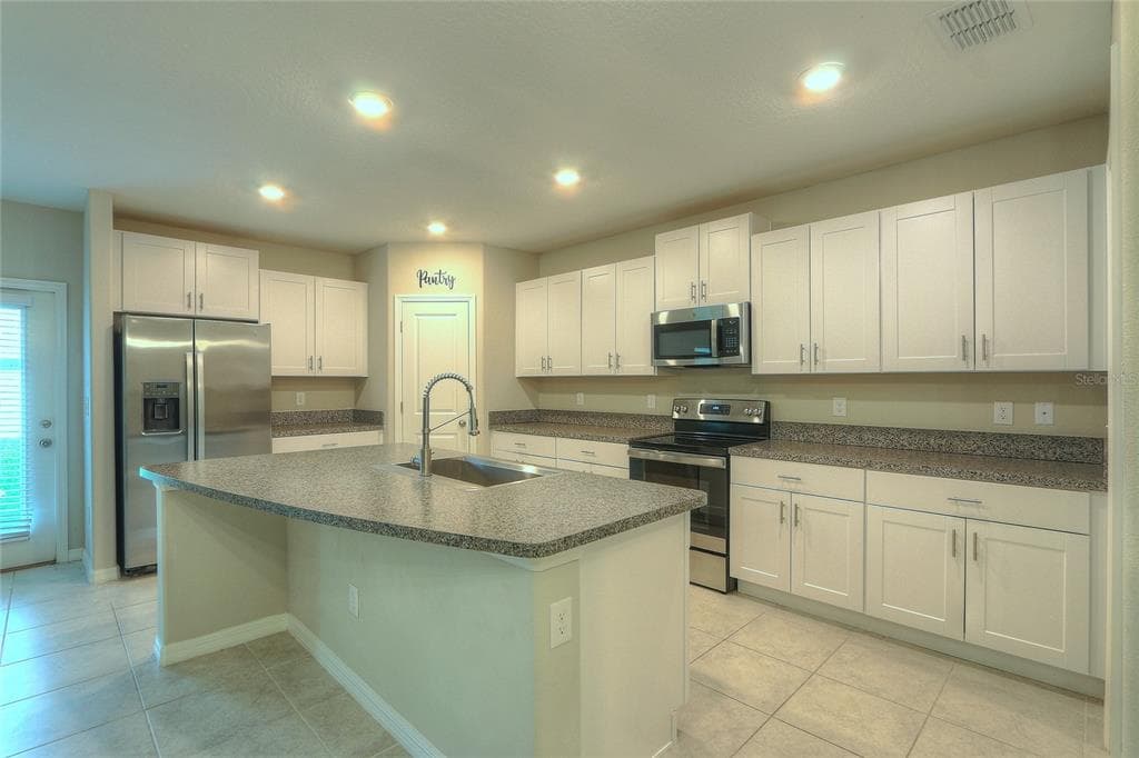 7217 RONNIE GARDENS COURT, TAMPA, FL 33619 — zdjęcie 2