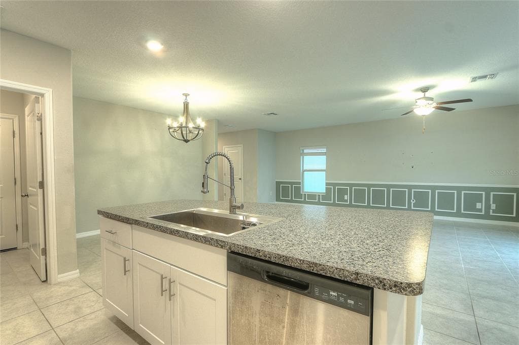 7217 RONNIE GARDENS COURT, TAMPA, FL 33619 — zdjęcie 4