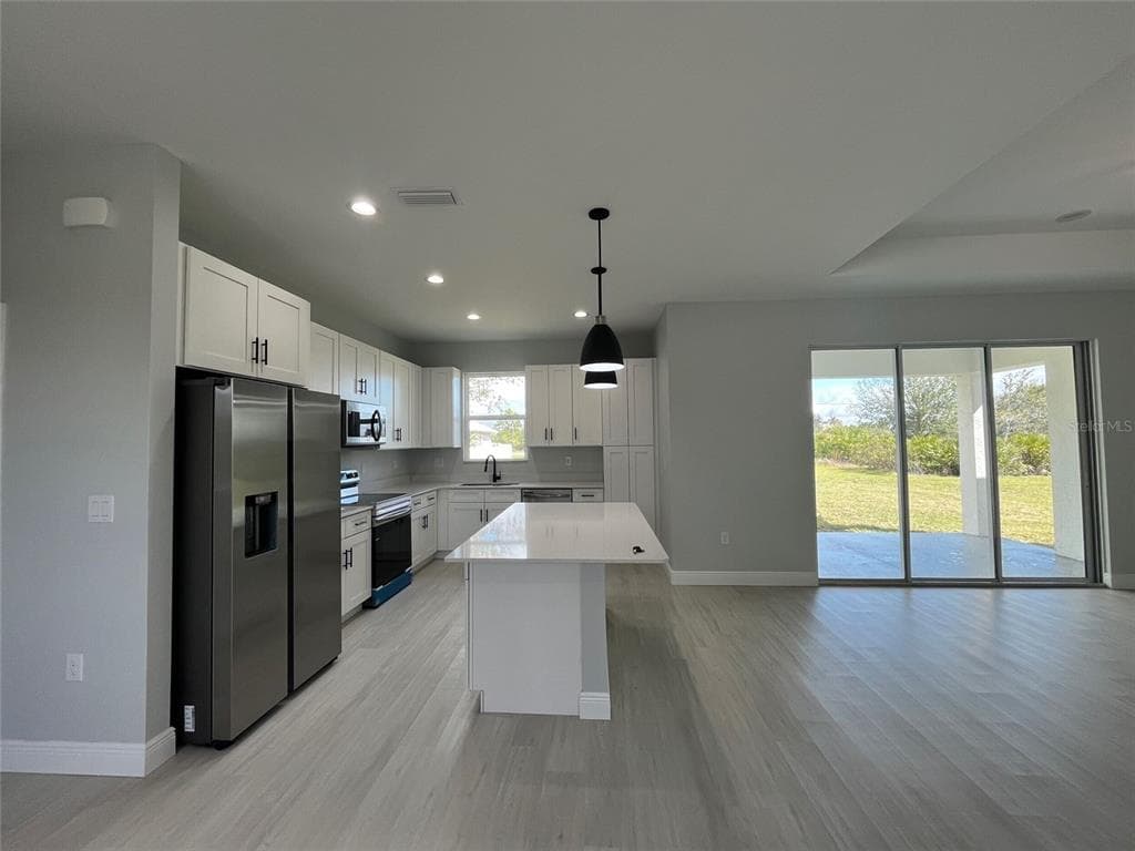 13335 HOLTVILLE AVENUE, PORT CHARLOTTE, FL 33981 — zdjęcie 3