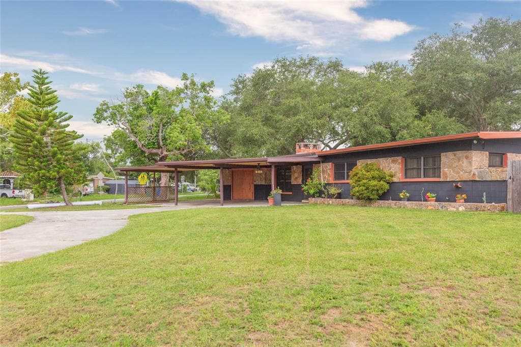 8813 FLAME VINE AVENUE, SEMINOLE, FL 33777