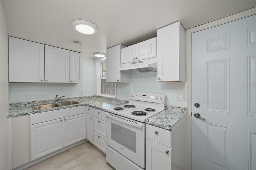 4615 N HESPERIDES STREET, TAMPA, FL 33614 — zdjęcie 2