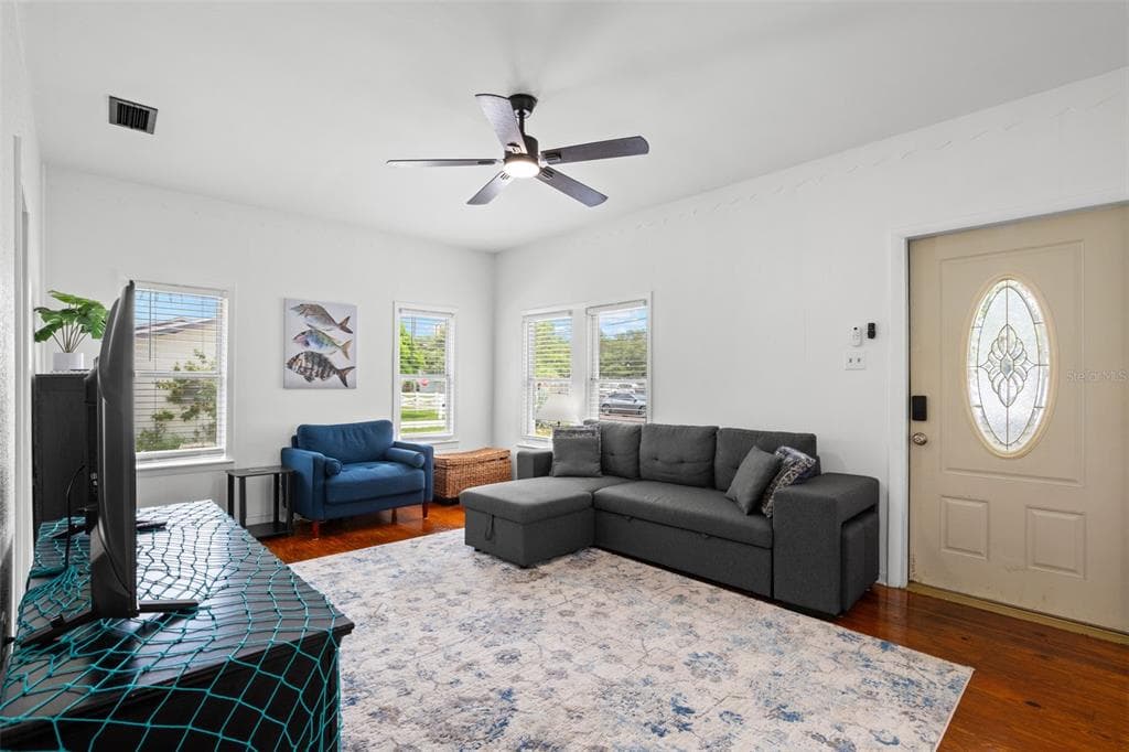 605 3RD AVENUE SW, LARGO, FL 33770 — zdjęcie 2