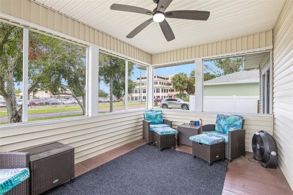 605 3RD AVENUE SW, LARGO, FL 33770 — zdjęcie 4