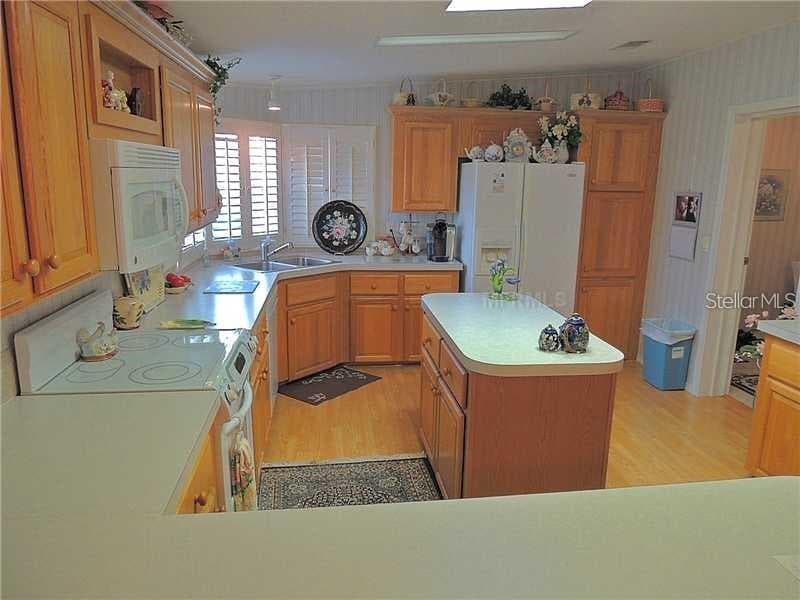 37535 NEW HORIZONS BOULEVARD, ZEPHYRHILLS, FL 33541 — zdjęcie 4