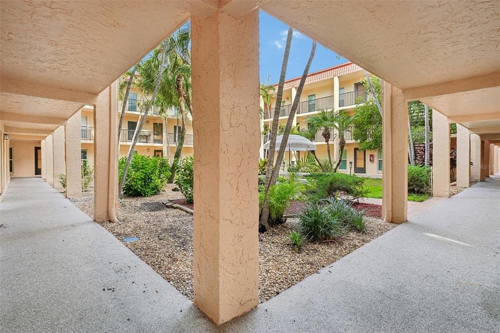 8911 BLIND PASS ROAD # 104, ST PETERSBURG, FL 33706 — zdjęcie 4