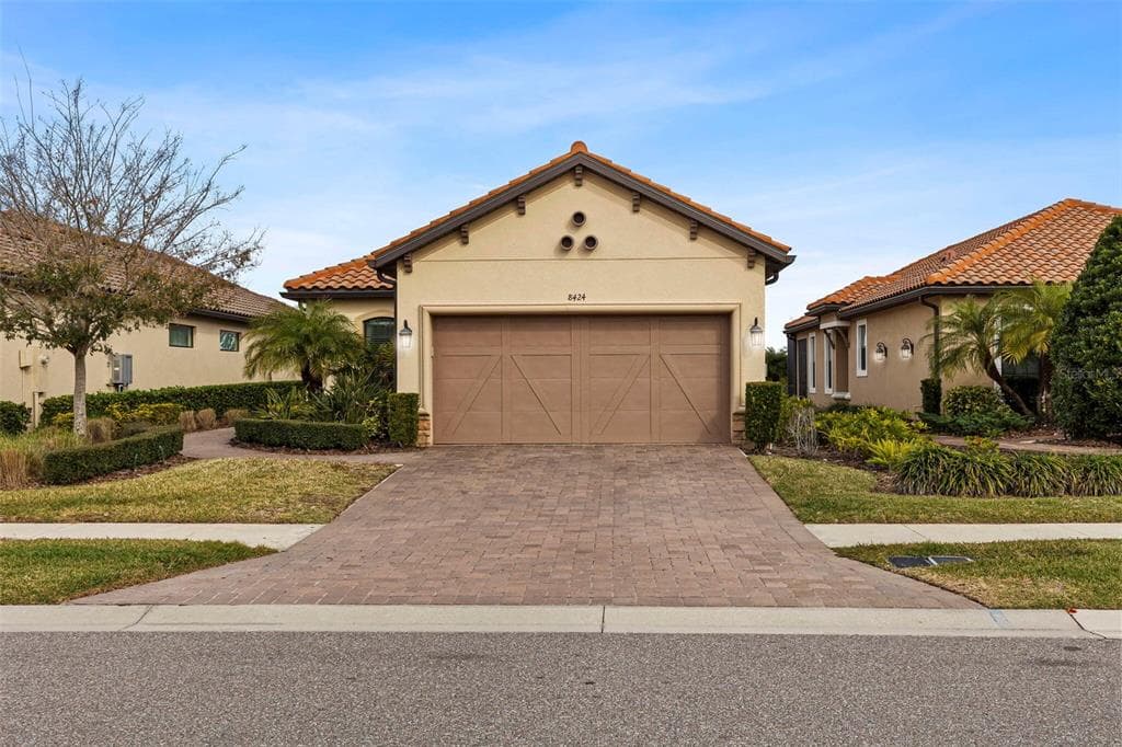 8424 ALBERATA VISTA DRIVE, TAMPA, FL 33647