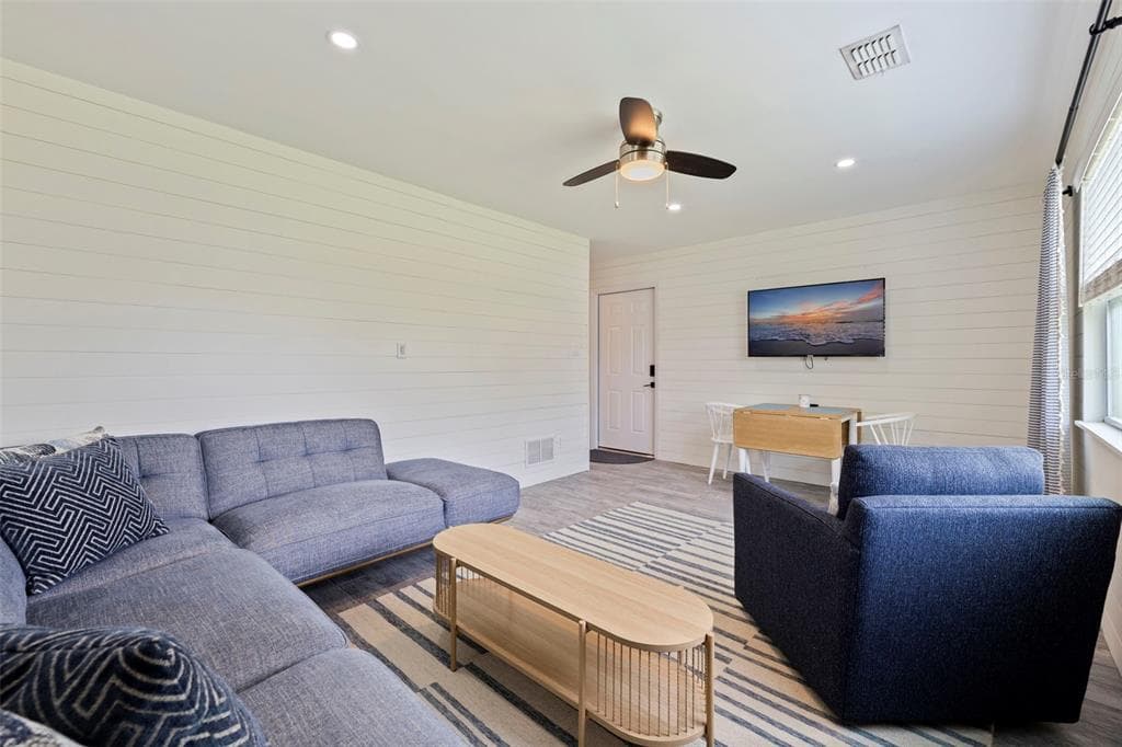 1317 ESSEX DRIVE N, ST PETERSBURG, FL 33710 — zdjęcie 4
