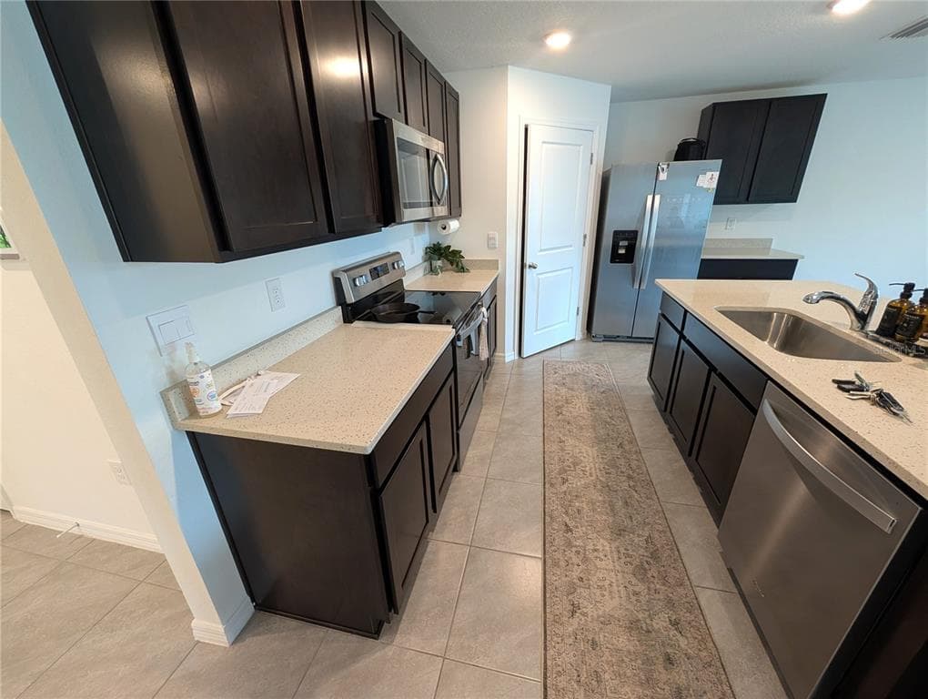 801 ACE OUTLAW AVENUE, RUSKIN, FL 33570 — zdjęcie 4
